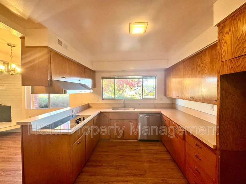 Beautiful newly renovated 4 Bedroom, 3 Bath Pool home in North Tustin property image