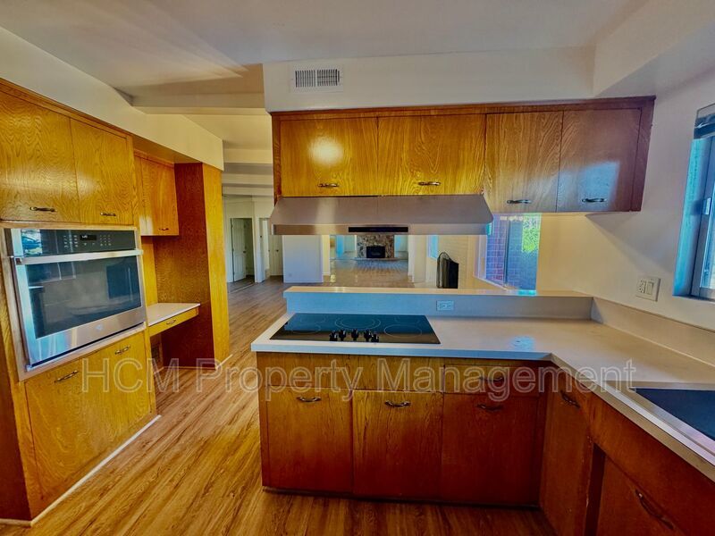 Beautiful newly renovated 4 Bedroom, 3 Bath Pool home in North Tustin property image
