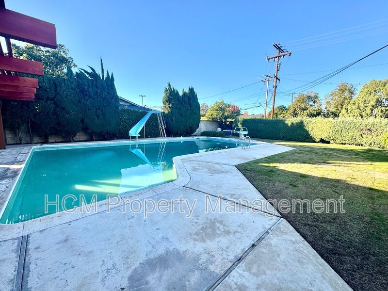 Beautiful newly renovated 4 Bedroom, 3 Bath Pool home in North Tustin property image