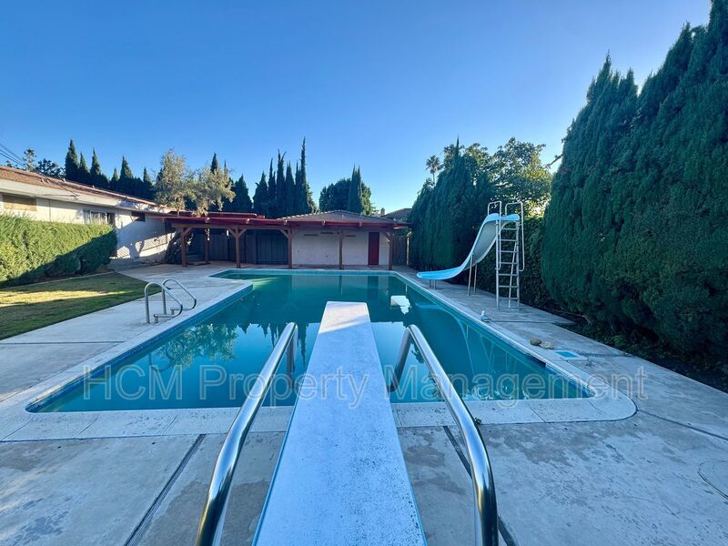 Beautiful newly renovated 4 Bedroom, 3 Bath Pool home in North Tustin property image