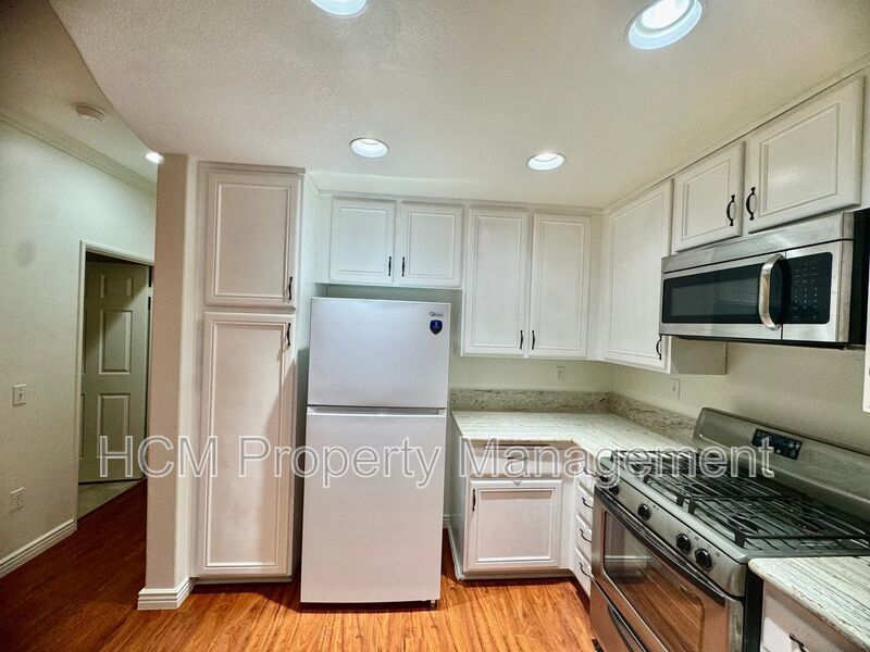 Beautiful 2 Story, 2 Bedroom plus Large Loft Condo in Aliso Viejo property image