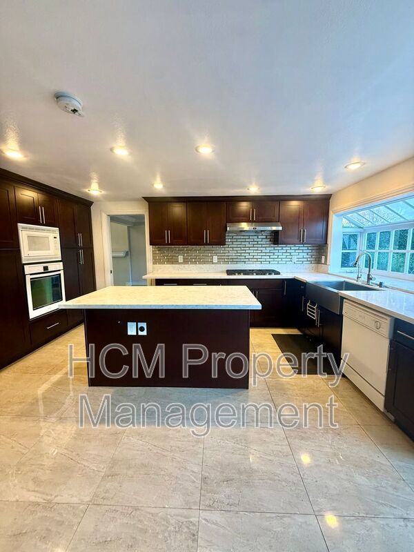 5BD/4BA POOL HOME IN ALTA VISTA SOUTH | SOLAR SAVINGS | $6,500/mo property image