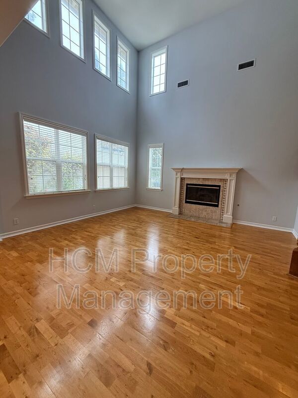 Stunning Estate in Exclusive Community Rose Gate in Northwood Pointe property image