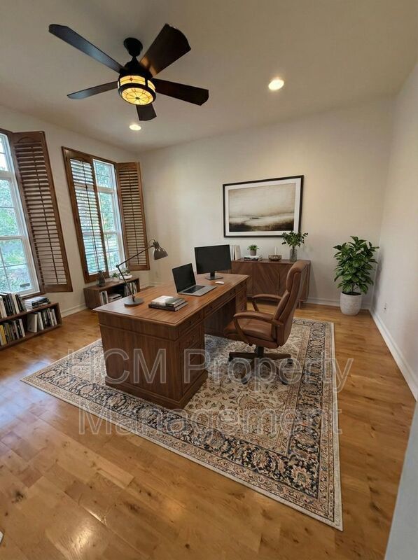 Stunning Estate in Exclusive Community Rose Gate in Northwood Pointe property image