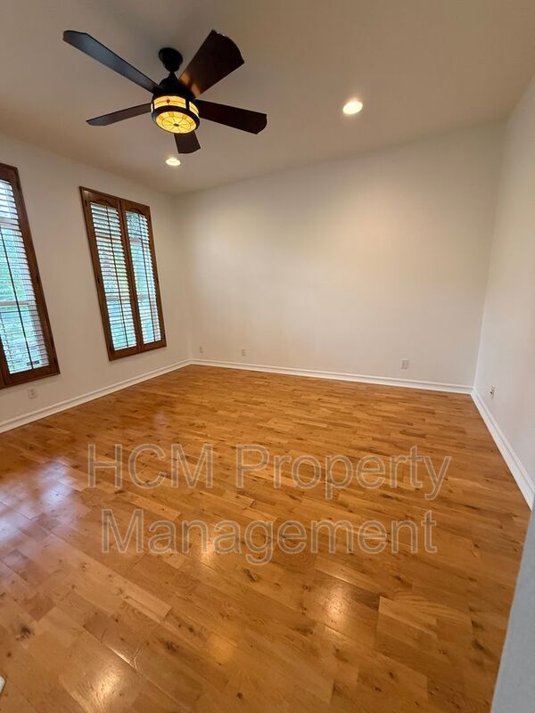 Stunning Estate in Exclusive Community Rose Gate in Northwood Pointe property image