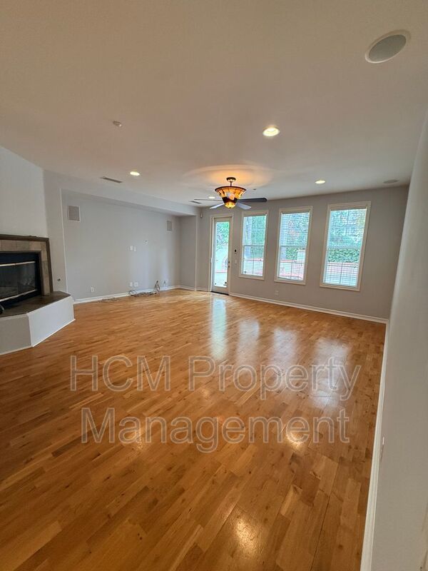 Stunning Estate in Exclusive Community Rose Gate in Northwood Pointe property image