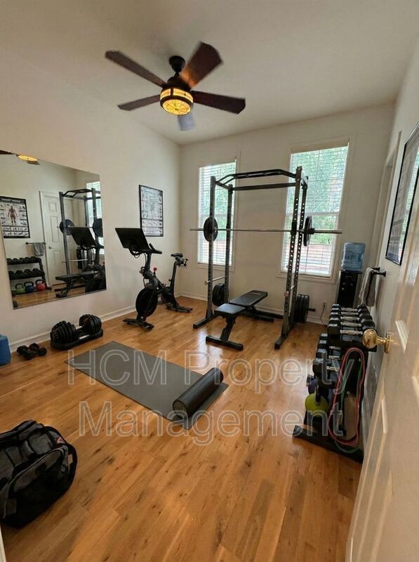 Stunning Estate in Exclusive Community Rose Gate in Northwood Pointe property image