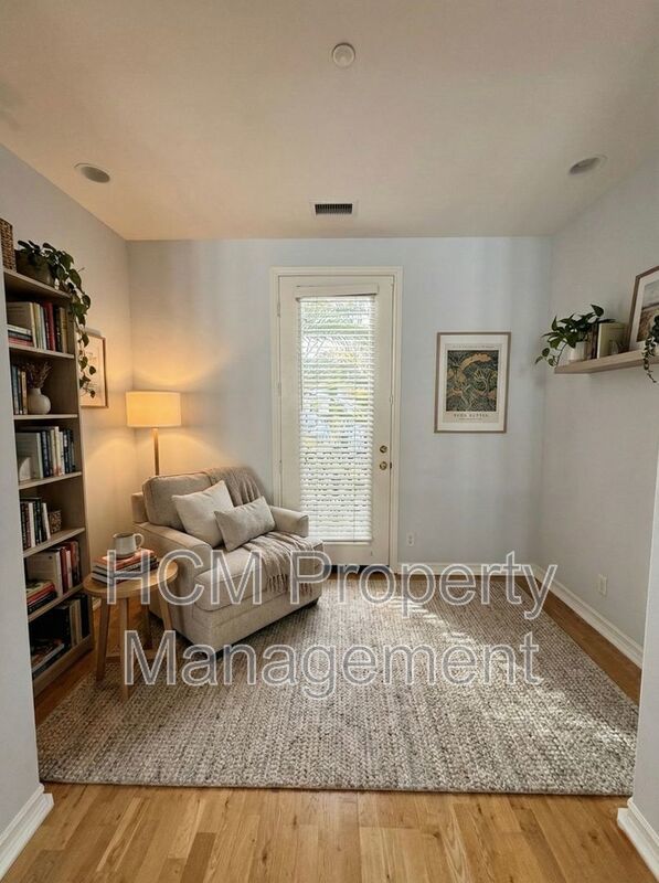 Stunning Estate in Exclusive Community Rose Gate in Northwood Pointe property image