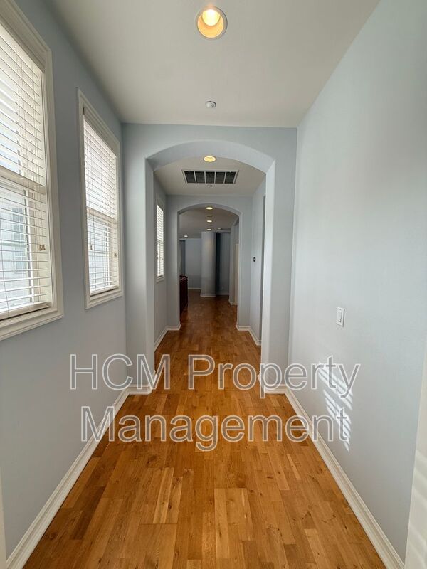 Stunning Estate in Exclusive Community Rose Gate in Northwood Pointe property image