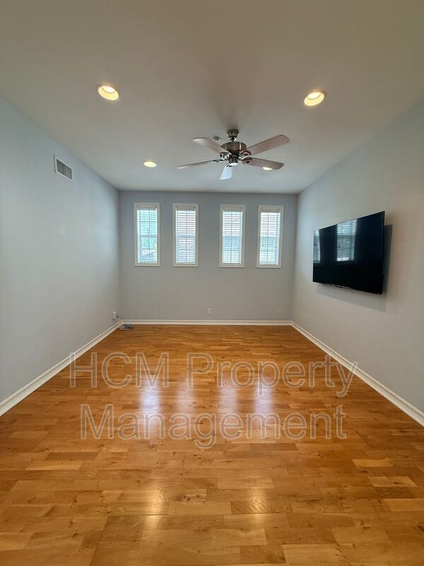 Stunning Estate in Exclusive Community Rose Gate in Northwood Pointe property image