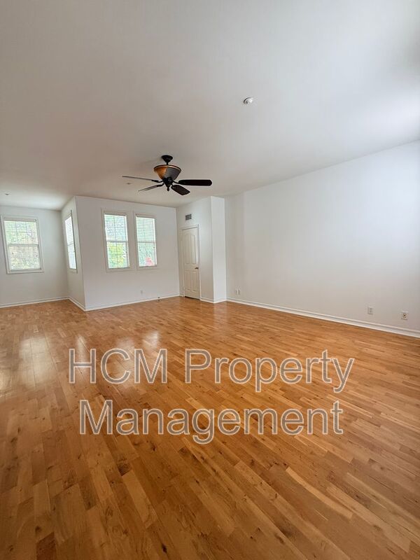 Stunning Estate in Exclusive Community Rose Gate in Northwood Pointe property image