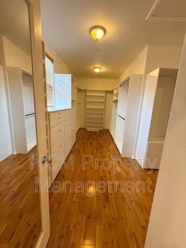 Stunning Estate in Exclusive Community Rose Gate in Northwood Pointe property image