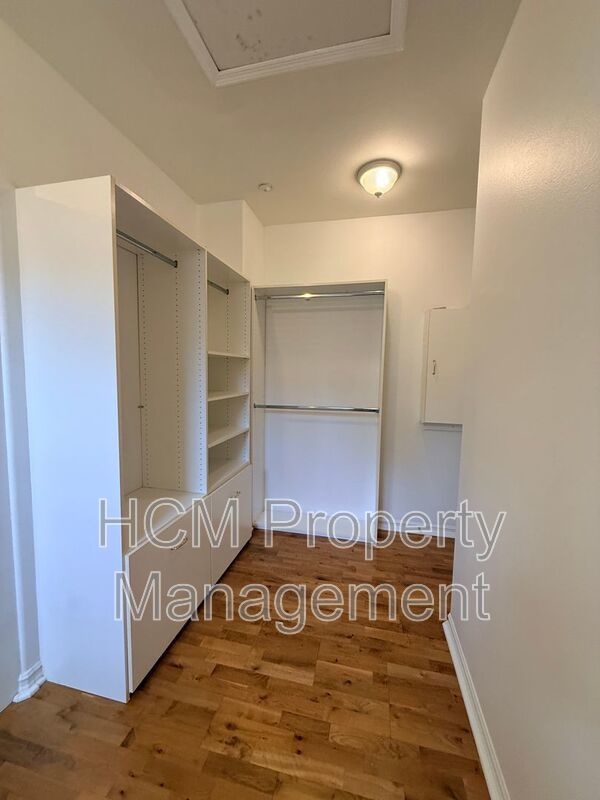 Stunning Estate in Exclusive Community Rose Gate in Northwood Pointe property image