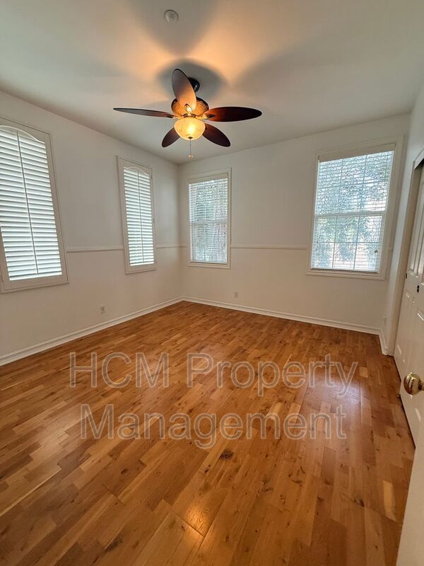 Stunning Estate in Exclusive Community Rose Gate in Northwood Pointe property image