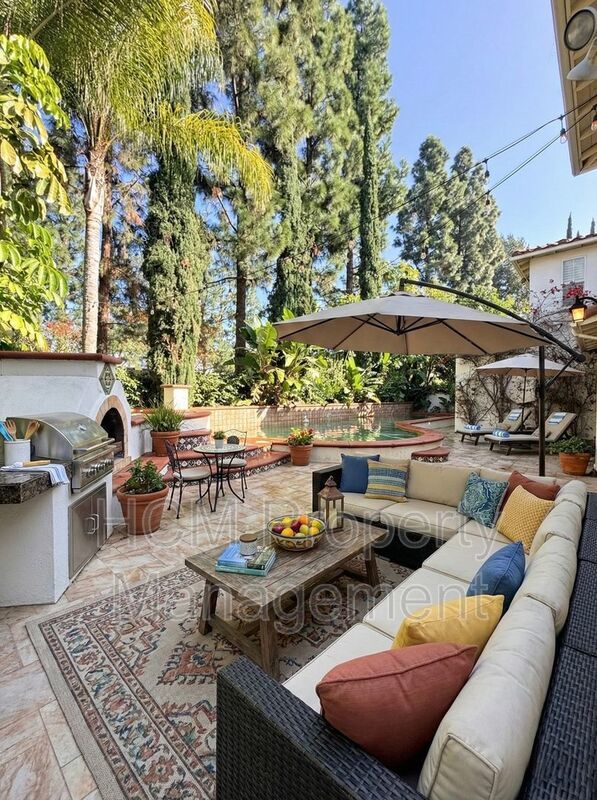 Stunning Estate in Exclusive Community Rose Gate in Northwood Pointe property image