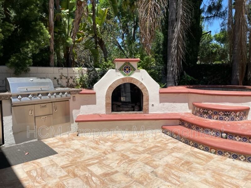 Stunning Estate in Exclusive Community Rose Gate in Northwood Pointe property image