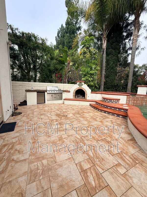 Stunning Estate in Exclusive Community Rose Gate in Northwood Pointe property image