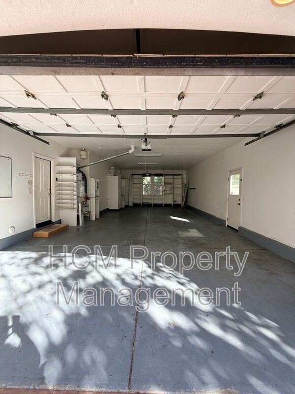 Stunning Estate in Exclusive Community Rose Gate in Northwood Pointe property image