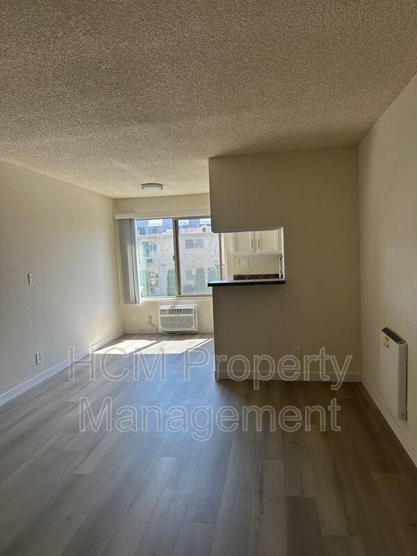 Welcome to 11450 Calvert, a charming 1-bed, 1-bath apartment nestled in the heart of N. Hollywood property image