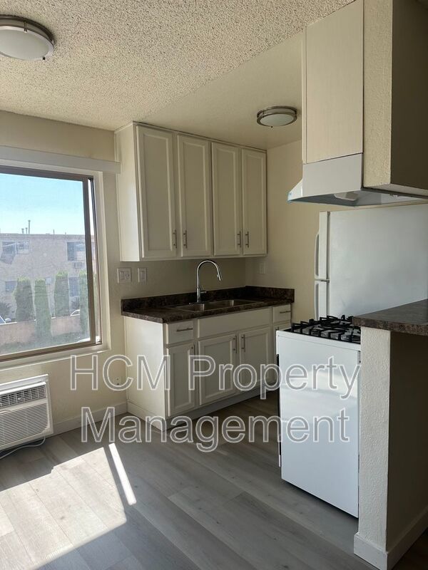 Welcome to 11450 Calvert, a charming 1-bed, 1-bath apartment nestled in the heart of N. Hollywood property image