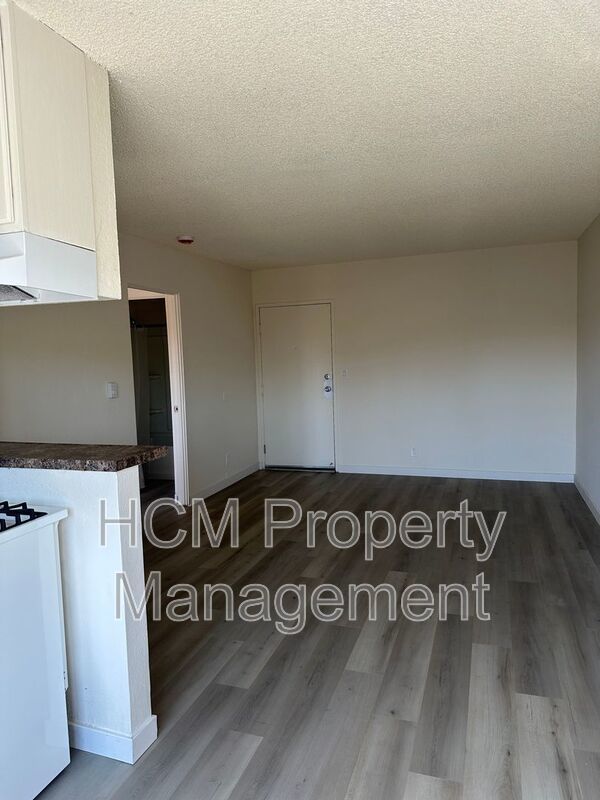 Welcome to 11450 Calvert, a charming 1-bed, 1-bath apartment nestled in the heart of N. Hollywood property image