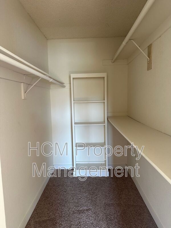 Welcome to 11450 Calvert, a charming 1-bed, 1-bath apartment nestled in the heart of N. Hollywood property image