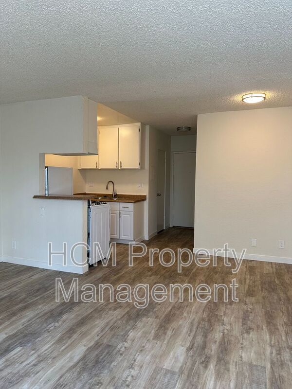 Welcome to our large studio apartment in the heart of North Hollywood! property image