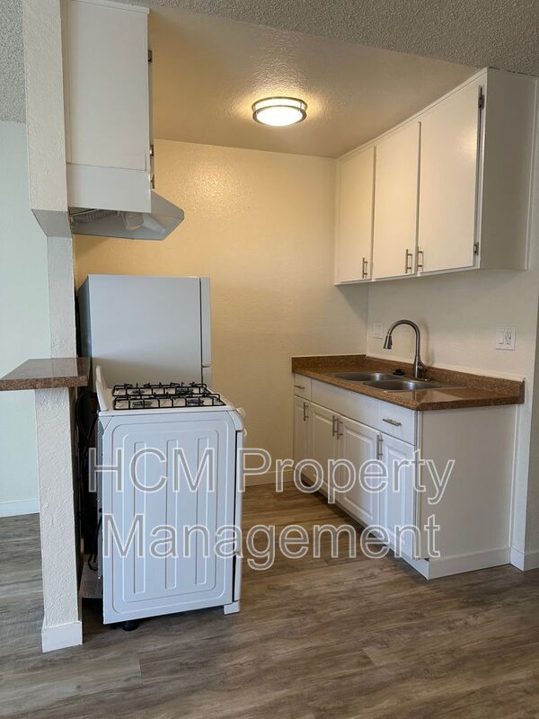 Welcome to our large studio apartment in the heart of North Hollywood! property image