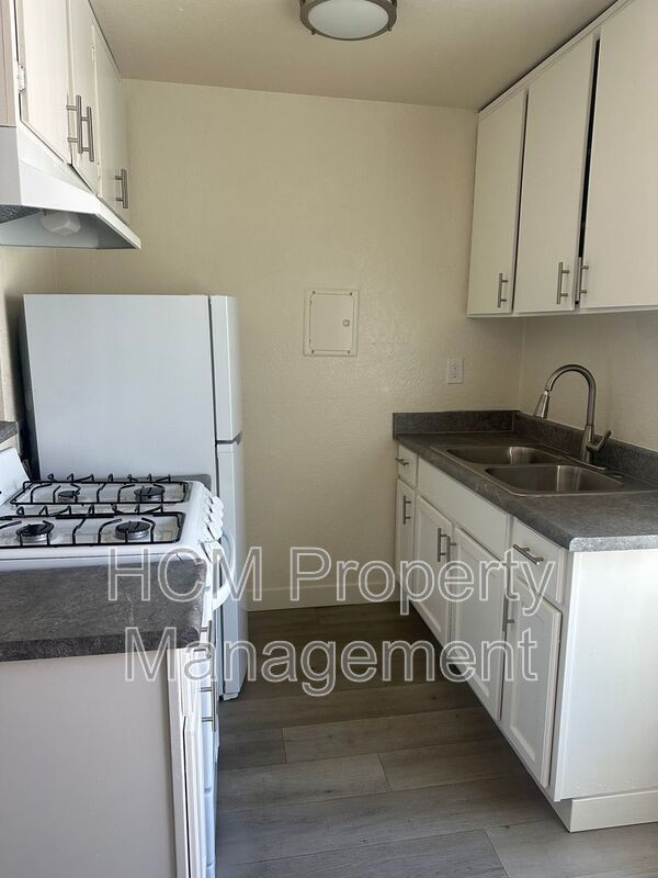 Welcome to 11450 Calvert, a charming 1-bed, 1-bath apartment nestled in the heart of N. Hollywood! property image