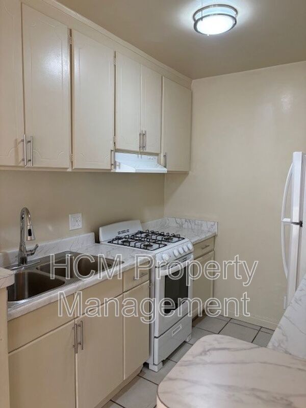 Welcome to your new home in the heart of Santa Monica, CA. property image