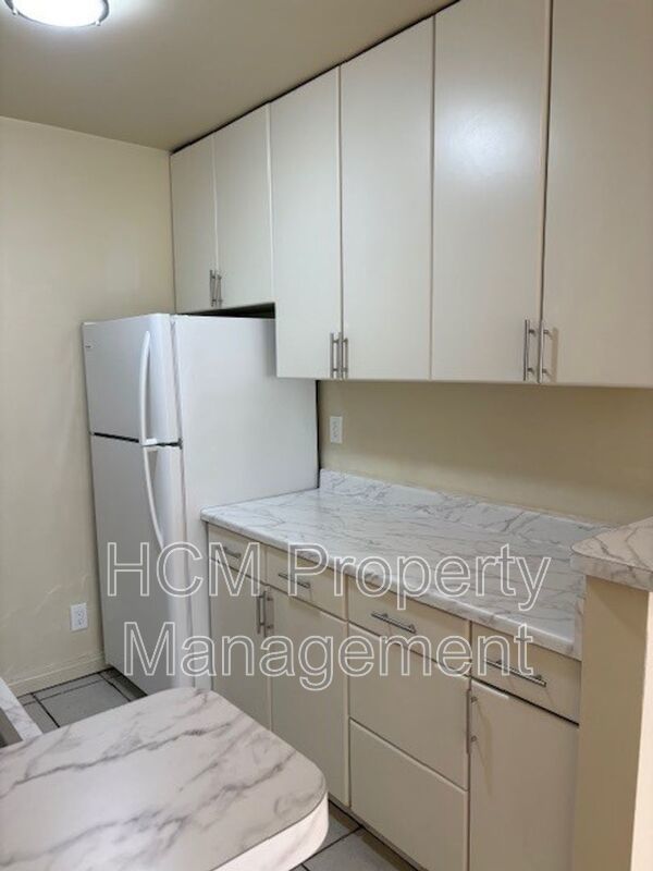 Welcome to your new home in the heart of Santa Monica, CA. property image