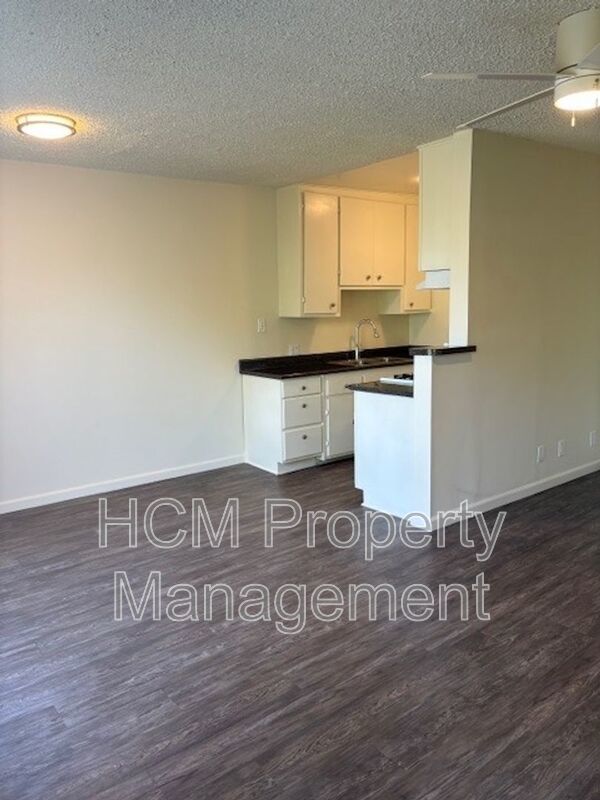 Welcome to 4112 Grand View Blvd, a beautiful 2-bedroom, 2-bathroom apartment located in Mar Vista property image