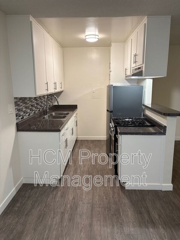 Welcome to 1322 Stanford, a charming 1-bedroom, 1-bathroom apartment located in the heart of Santa Monica property image