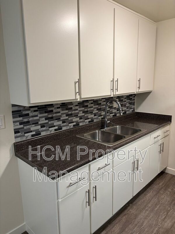 Welcome to 1322 Stanford, a charming 1-bedroom, 1-bathroom apartment located in the heart of Santa Monica property image