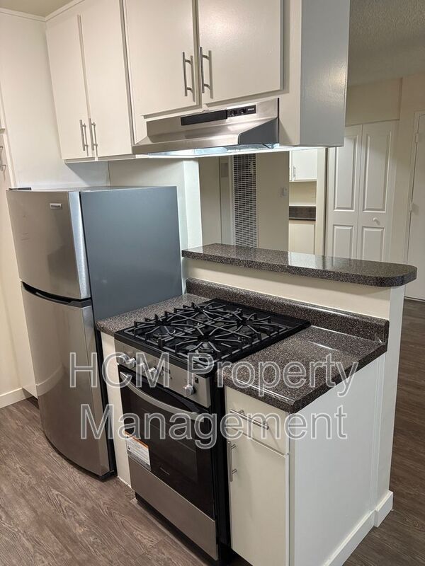 Welcome to 1322 Stanford, a charming 1-bedroom, 1-bathroom apartment located in the heart of Santa Monica property image