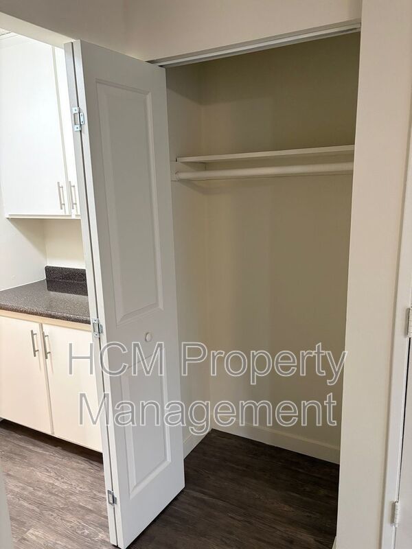 Welcome to 1322 Stanford, a charming 1-bedroom, 1-bathroom apartment located in the heart of Santa Monica property image