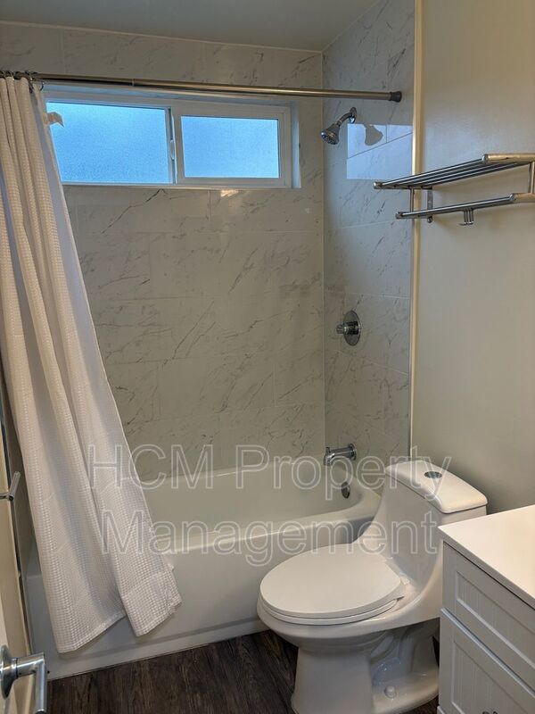 Welcome to 1322 Stanford, a charming 1-bedroom, 1-bathroom apartment located in the heart of Santa Monica property image