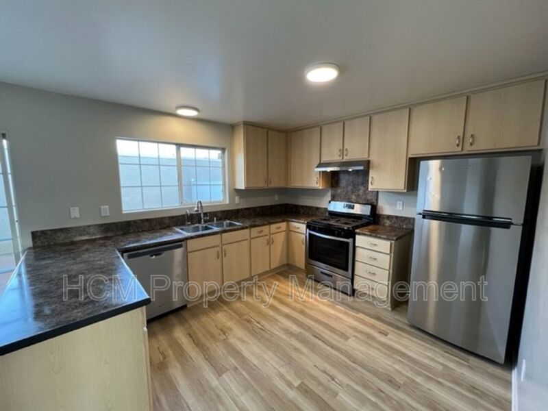 Beautiful 3 Bedroom + 1.5 Bath Townhouse in highly desirable Briarcliffe community! property image