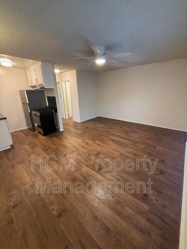 Welcome to 227 Strand St, a stunning one-bedroom, one-bathroom apartment located in the heart of Santa Monica property image