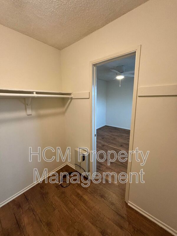 Welcome to 227 Strand St, a stunning one-bedroom, one-bathroom apartment located in the heart of Santa Monica property image