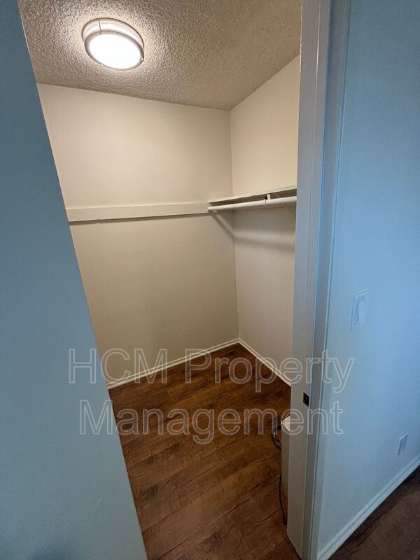 Welcome to 227 Strand St, a stunning one-bedroom, one-bathroom apartment located in the heart of Santa Monica property image