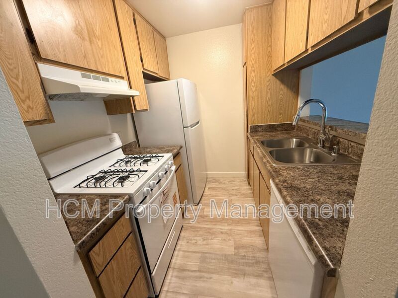 Welcome to 10418 Scoville Ave, a charming 2-bedroom apartment nestled in the heart of Sunland property image