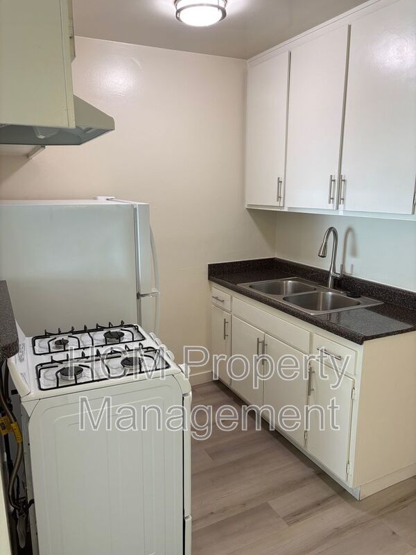 Welcome to your new home in the heart of Los Angeles! property image