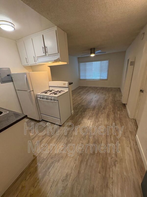 Welcome to 3747 Sepulveda Blvd, a stunning 1 bedroom, 1 bathroom apartment located in the heart of Los Angeles property image