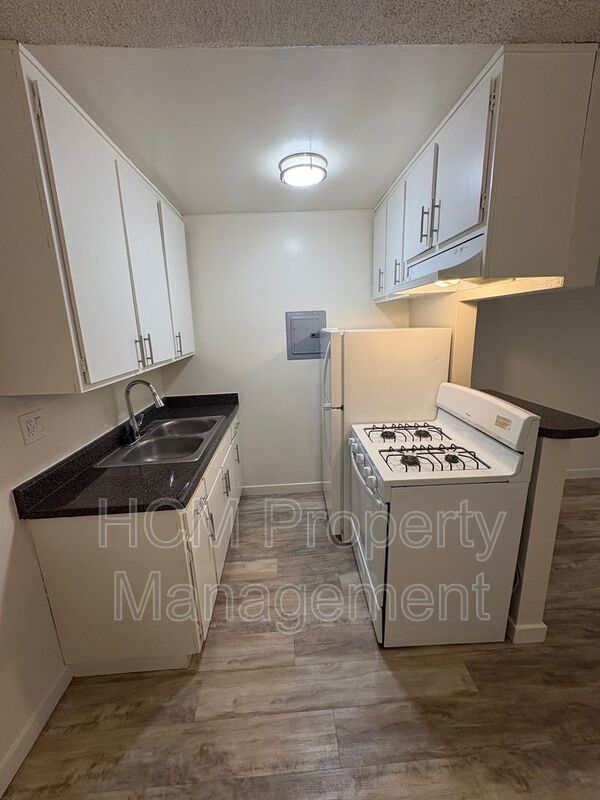 Welcome to 3747 Sepulveda Blvd, a stunning 1 bedroom, 1 bathroom apartment located in the heart of Los Angeles property image