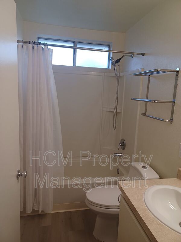 Welcome to 10319 Commerce Ave, a charming 2-bedroom, 1-bathroom apartment nestled in the heart of Tujunga property image