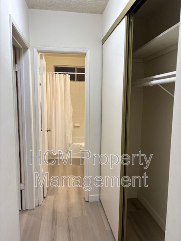 Welcome to 1811 7th St, a charming 1 bed, 1 bath apartment located in the heart of Santa Monica property image