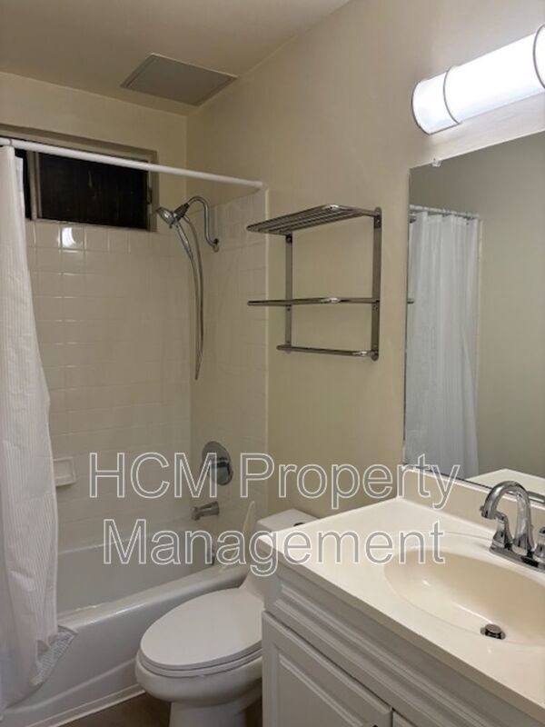 Welcome to 1811 7th St, a charming 1 bed, 1 bath apartment located in the heart of Santa Monica property image