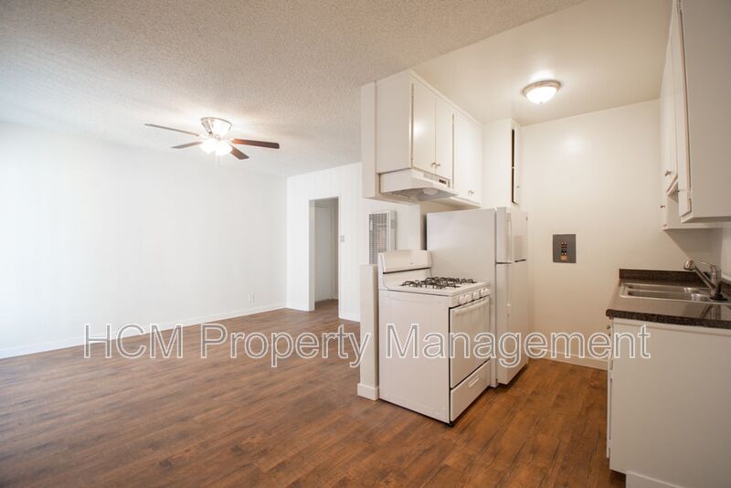 Welcome to 10121 Tabor, a stunning 2-bedroom, 2-bathroom apartment located in the heart of Palms property image