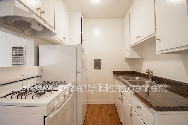 Welcome to 10121 Tabor, a stunning 2-bedroom, 2-bathroom apartment located in the heart of Palms property image